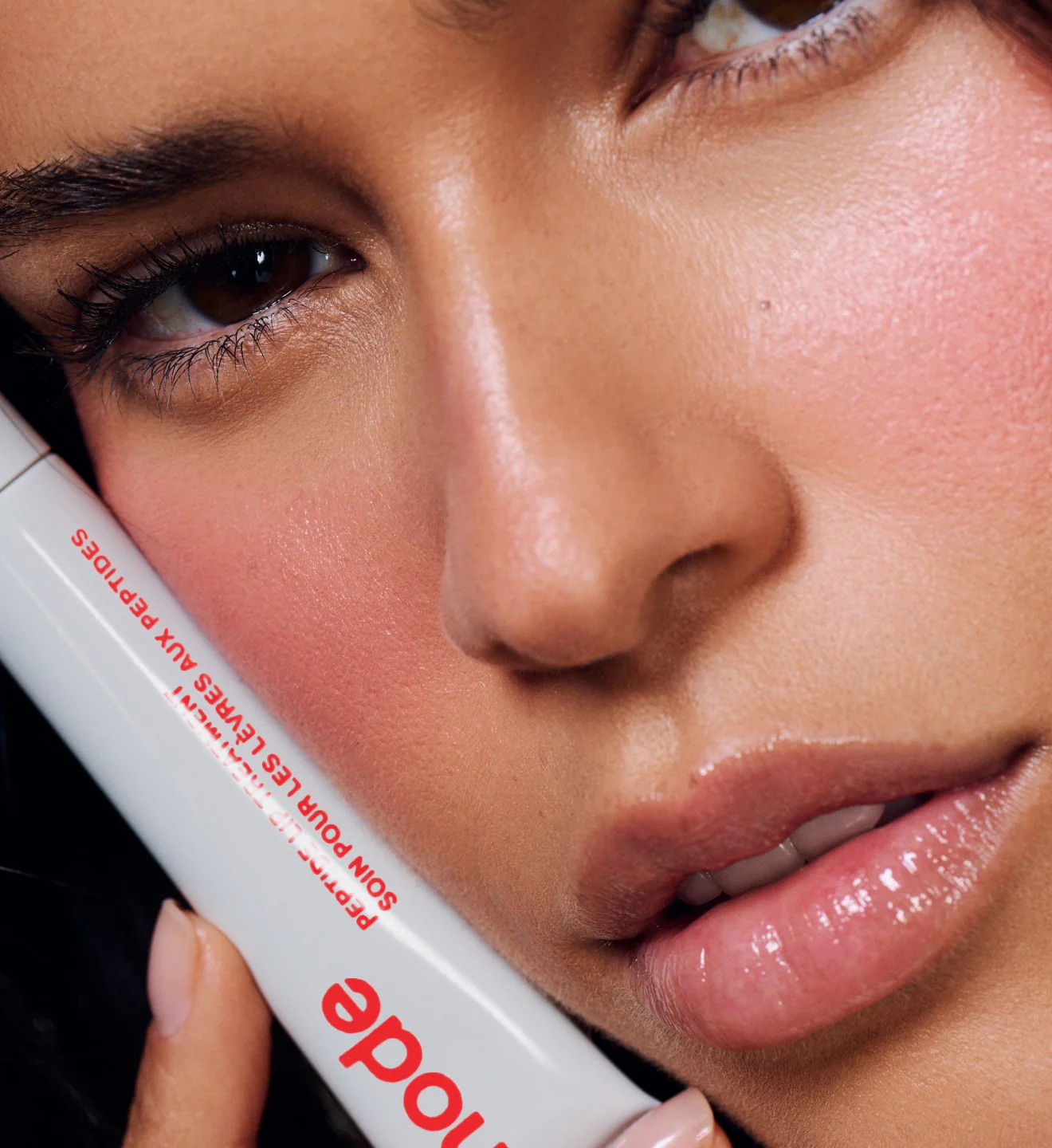 NEW ароматизований тінт для вуст із пептидами RHODE STRAWBERRY GLAZE Scented Peptide Lip Tint THE NOURISHING LIP LAYER